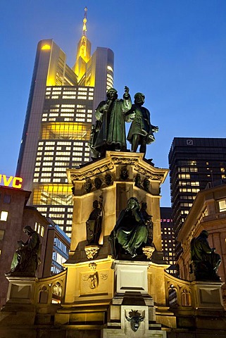 Johannes Gutenberg monument on the Rossmarkt, the headquarters of the Commerzbank behind, Frankfurt, Hesse, Germany, Europe