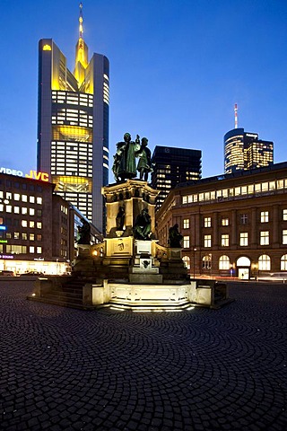 Johannes Gutenberg monument on the Rossmarkt, the headquarters of the Commerzbank behind, Frankfurt, Hesse, Germany, Europe