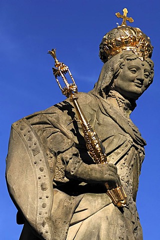 Detail of the statue of Empress Cunigunde with crown and scepter, Untere Bruecke, Bamberg, Upper Franconia, Bavaria, Germany, Europe