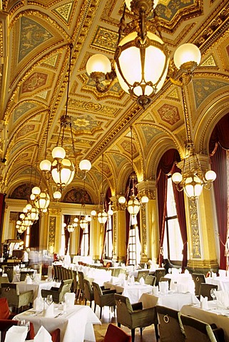 Dining room, bar cafe restaurant at the Old Opera, Alte Oper on Opernplatz Square, Frankfurt am Main, Hesse, Germany, Europe