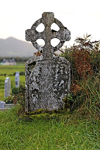 Celtic cross headstone, cemetry, Sneem, County Kerry, Ireland, Europe