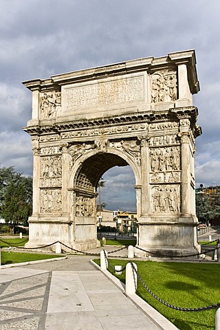 Triumphal Arch of Trajan, 114-117 a.C., Roman building, Benevento, Campania, South of Italy, Europe