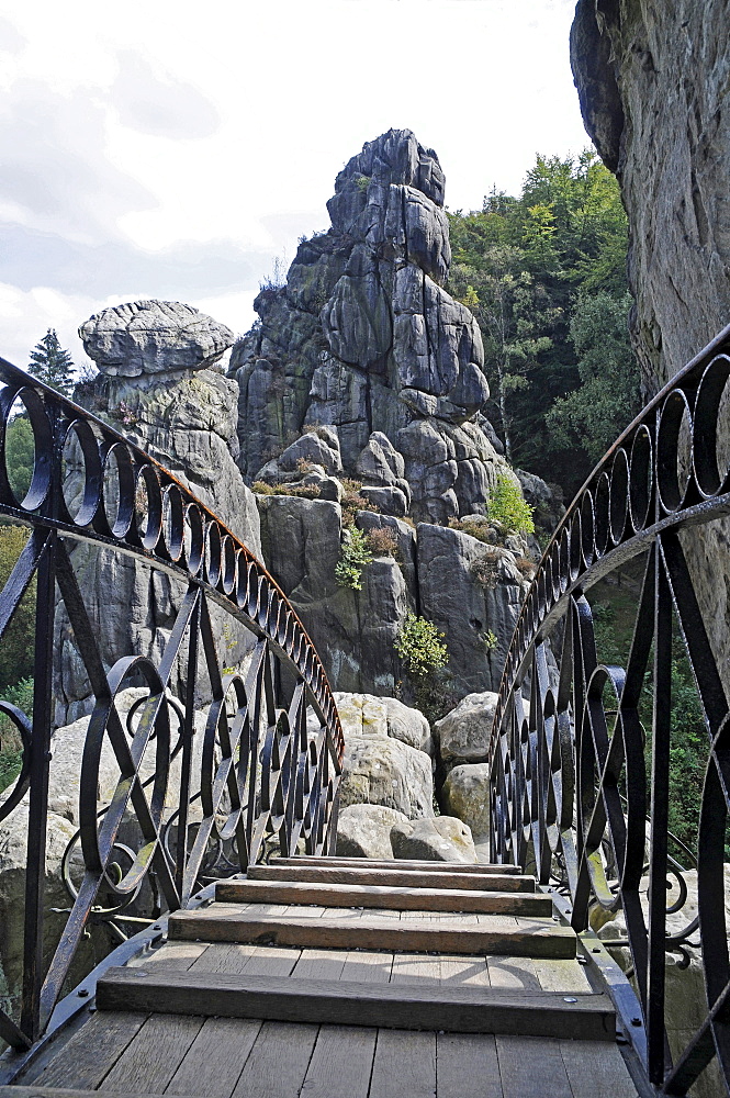 Bridge, Externsteine sandstone rock formation, nature reserve, Horn Bad Meinberg, Teutoburg Forest, Kreis Lippe district, North Rhine-Westphalia, Germany, Europe