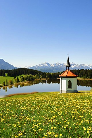 Chapel at Lake Hegratsrieder near Buching, East Allgaeu, Allgaeu, Bavaria, Germany, Europe