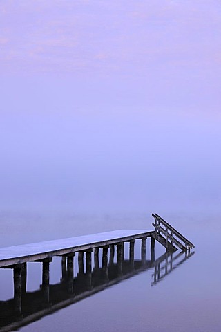 Footbridge, Starnberger See lake, morning mood, Upper Bavaria, Bavaria, Germany, Europe