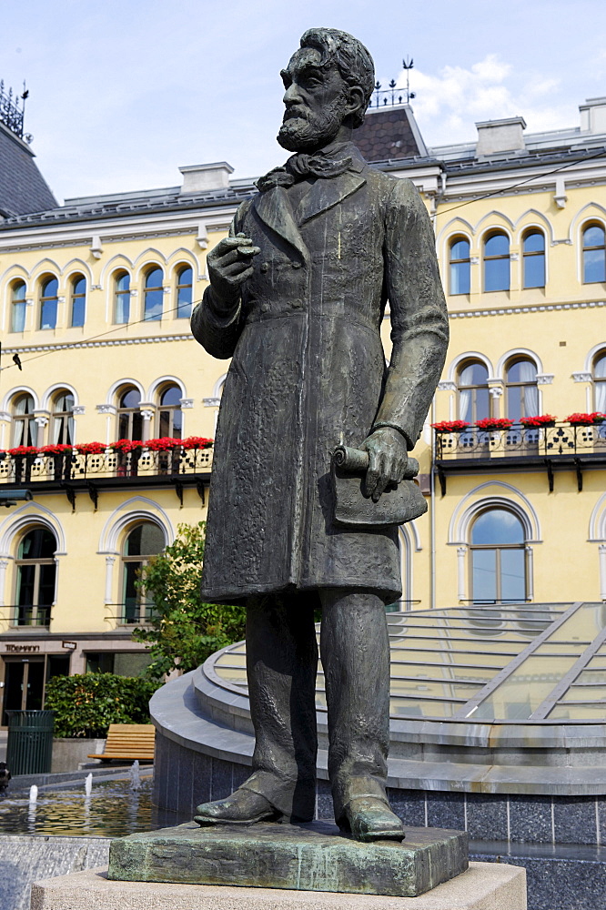 Johan Sverdrup, 1816-1892, first Prime Minister in Norway, memorial, Karl Johans gade, Oslo, Norway, Scandinavia, Europe