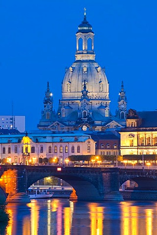 Dresden at dusk, old town and River Elbe, Frauenkirche Church of Our Lady, Sekundogenitur, Augustusbruecke bridge, Dresden, Saxony, Germany, Europe