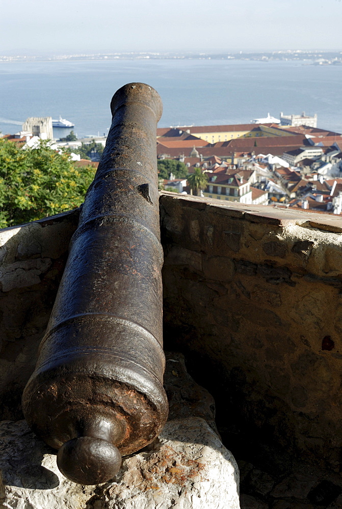 Cannon overlooking the historic town centre from the originally Moorish castle Castelo Sao Jorge, Lisbon, Portugal, Europe