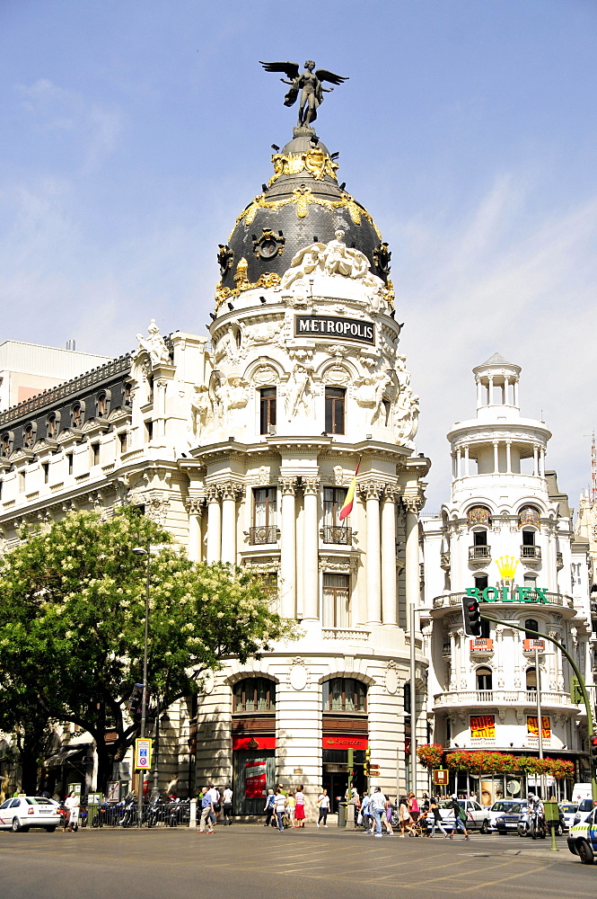 Metropolis Building, 1910, Edificio Metropolis, on the Gran Via with its monumental angel statue, Madrid, Spain, Iberian Peninsula, Europe