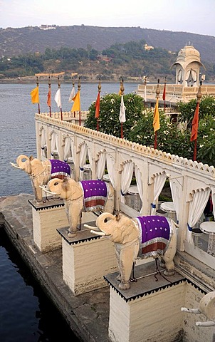 Elephant sculptures on the island of Jag Mandir, Jag Mandir Palace, Lake Pichola, Udaipur, Rajasthan, North India, India, South Asia, Asia