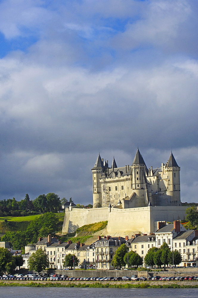 Loire river and Saumur Castle, Chateau de Saumur, Maine-et-Loire, Saumur, Loire Valley, France, Europe