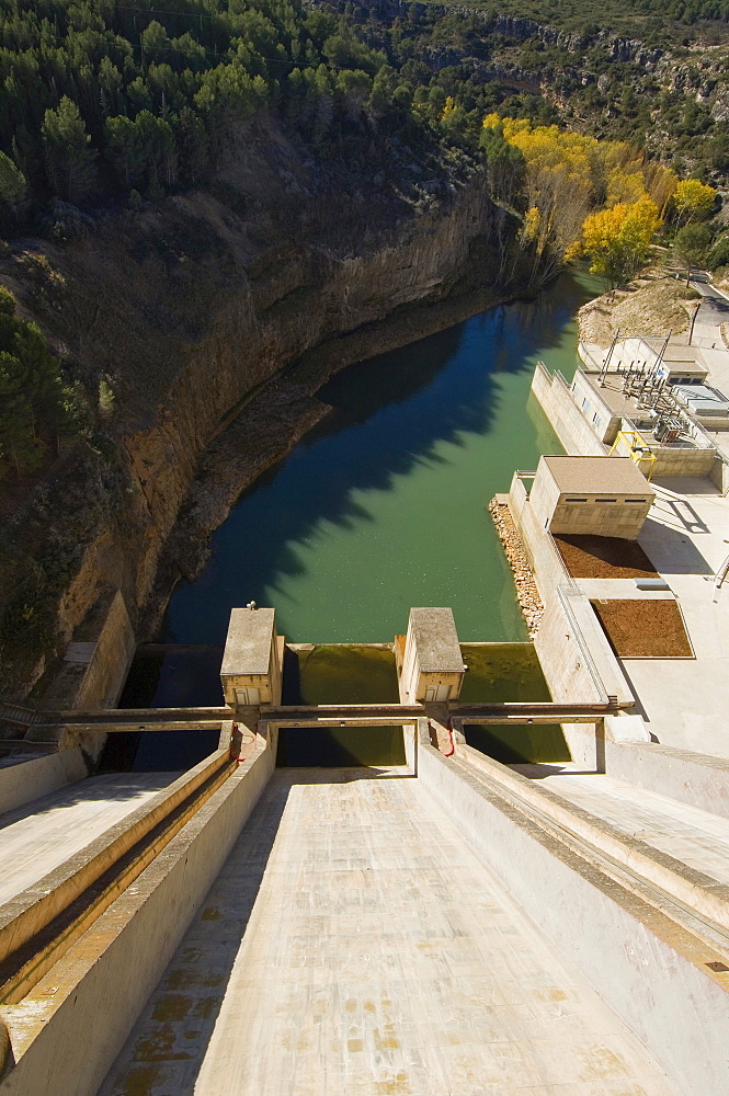 Dam at Alarcon reservoir, Alarcon, Cuenca province, Castilla-La Mancha, Spain, Europe