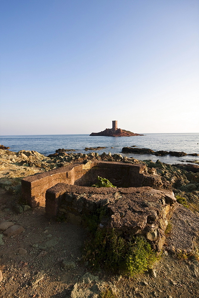 ile d'Or, Cap Dramont, Provence-Cote d'Azur, Departement du Var, France, Europe