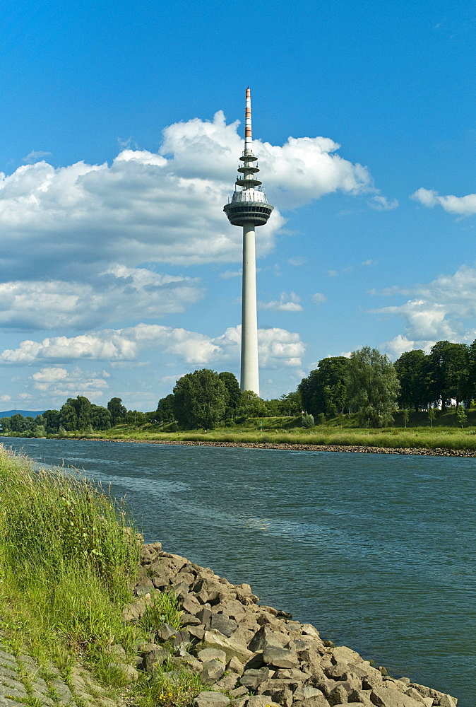 Telecommunications tower, 212.8 m, modern landmark of the city of Mannheim, Baden-Wuerttemberg, Germany, Europe