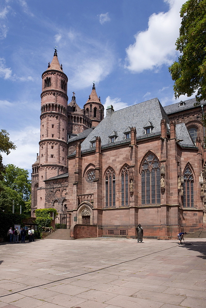 Worms Cathedral of St. Peter, the smallest of the three Rhenish Imperial Cathedrals, Worms, Rhineland-Palatinate, Germany, Europe