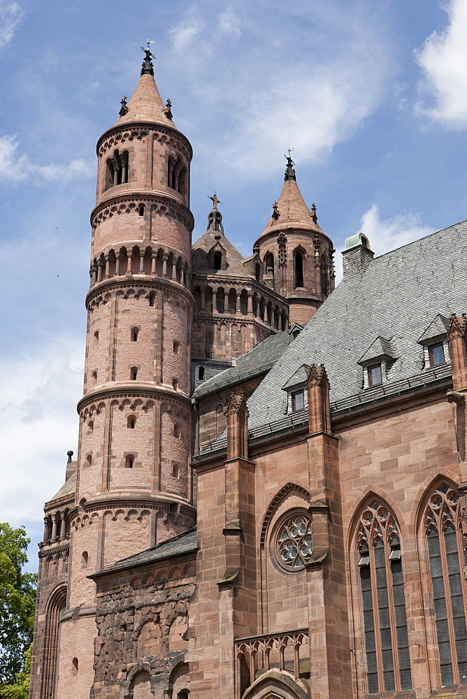 Worms Cathedral of St. Peter, the smallest of the three Rhenish Imperial Cathedrals, Worms, Rhineland-Palatinate, Germany, Europe