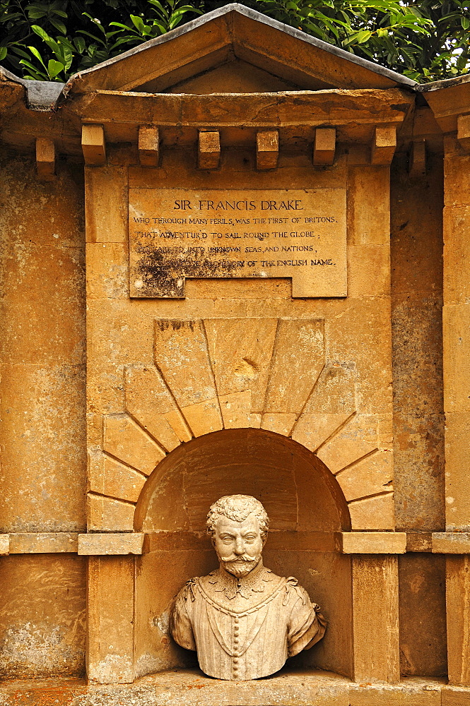 Sculpture of Sir Francis Drake, 1540-1596, in the Temple of British Worthies, 18th century, Stowe garden landscape, Stowe, Buckingham, Buckinghamshire, England, United Kingdom, Europe