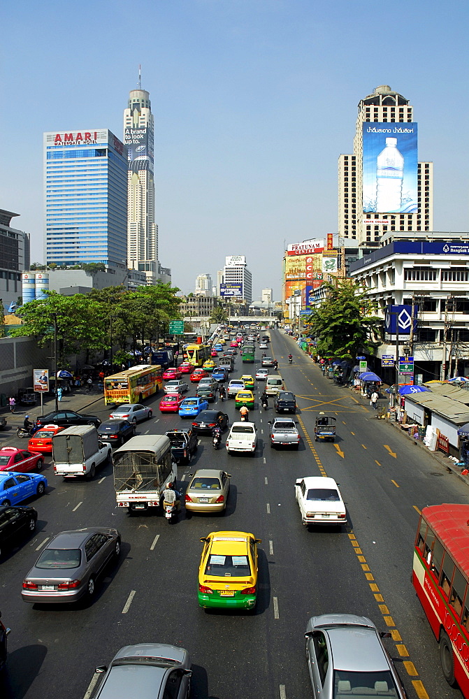 Cars and other city traffic, building with advertising in the Ratchadamri Road, Pathumwan, Pathum Wan district, Bangkok, Krung Thep, Thailand, Asia