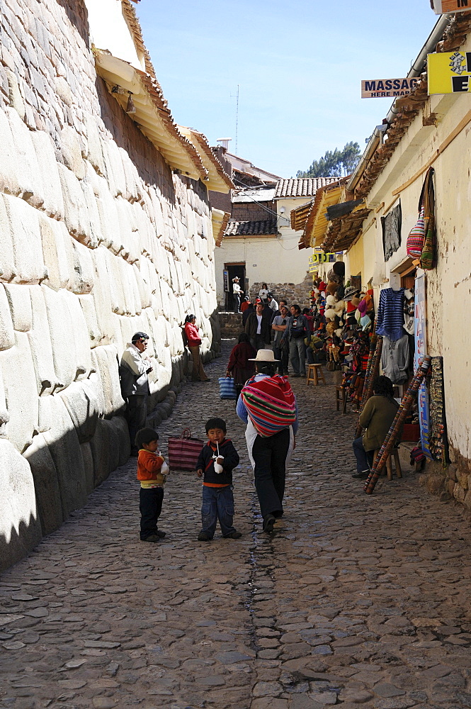 Narrow lane, Museo de Arte Religioso, Museum of Religious Art, Palacio Arzobispal, the Archbishop's Palace, Cusco, Inca settlement, Quechua settlement, Peru, South America, Latin America