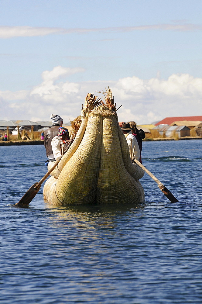 Reed boat, Uros, floating island, Lake Titicaca, Peru, South America, Latin America