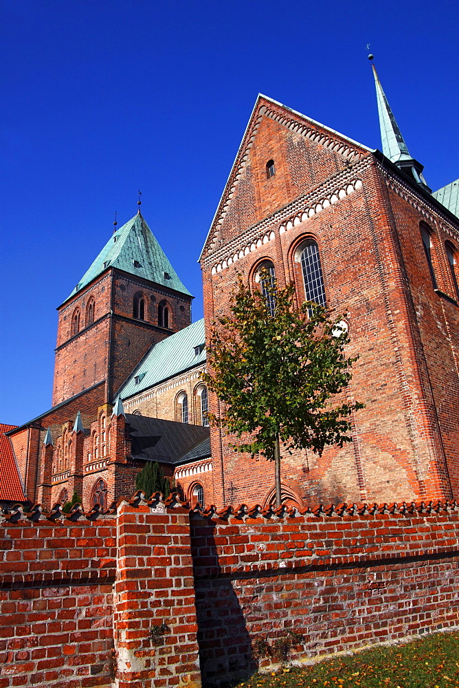 Ratzeburger Dom cathedral in romanic style, Ratzeburg, Kreis Herzogtum Lauenburg district, Schleswig-Holstein, Germany, Europe