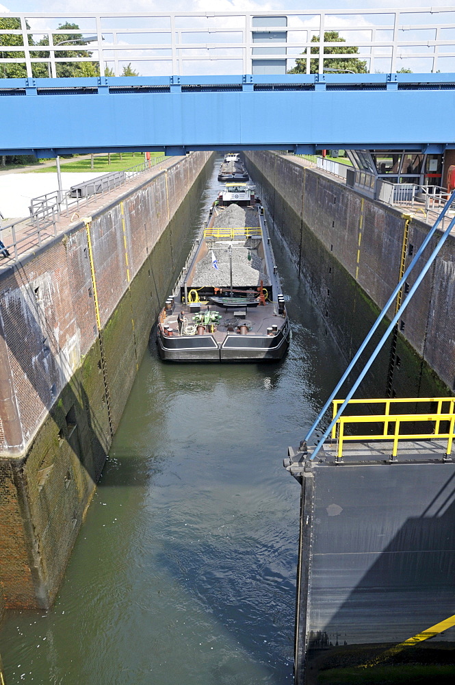 Lock of the Ruhr River in the inland port of Duisburg, North Rhine-Westphalia, Germany, Europe