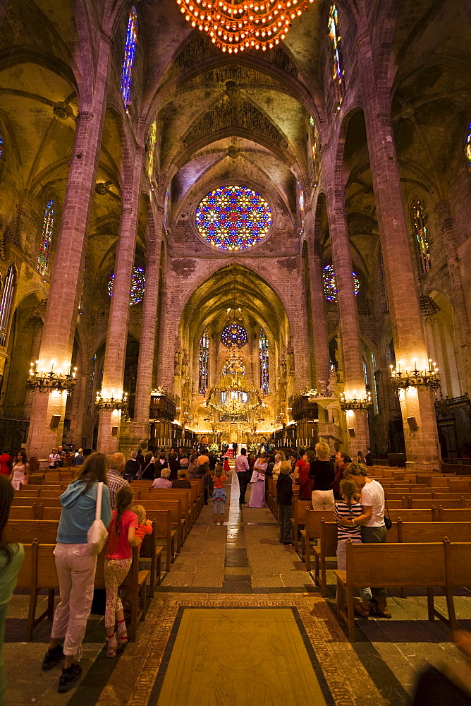 Interior of the Cathedral La Seu at Palma, nave, wedding, Mallorca, Majorca, Balearic Islands, Spain, Europe