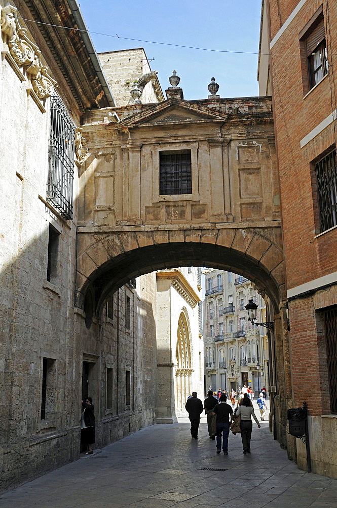 Calle de la Barchilla, narrow alley, Catedral de Santa Maria Cathedral, Valencia, Spain, Europe