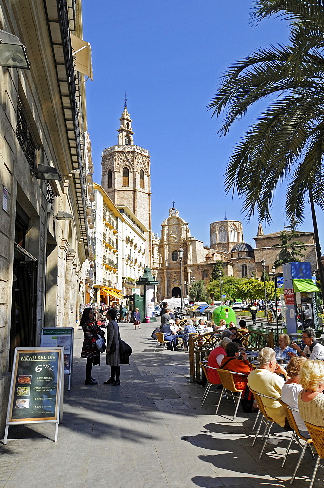 Street cafe, people, Plaza de la Reina Square, Catedral de Santa Maria Cathedral, Miguelete tower, Valencia, Spain, Europe