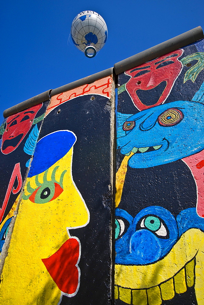 Captive balloon flight over the Berlin Wall, Berlin, Germany, Europe