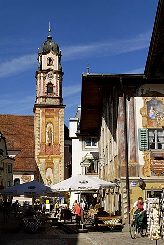 Marktstrasse, market street in front of the parish church Saint Peter and Paul, Mittenwald, Upper Bavaria, Germany, Europe