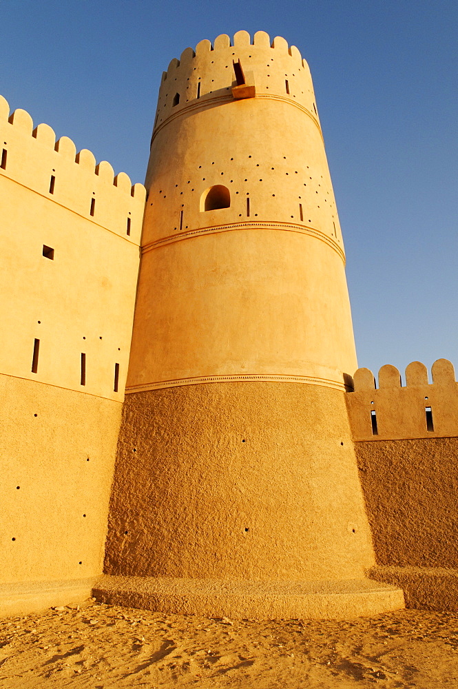 Historic adobe fortification, Jaalan Bani Bu Hasan Fort or Castle, Sharqiya Region, Sultanate of Oman, Arabia, Middle East