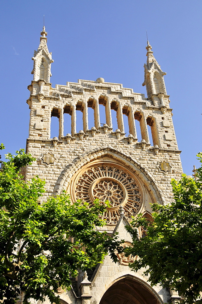 Facade of the Sant Bartomeu parish church, Catalan modernism, by Antoni Gaudis pupil Joan Rubio i Bellver, Soller, Majorca, Balearic Islands, Spain, Europe