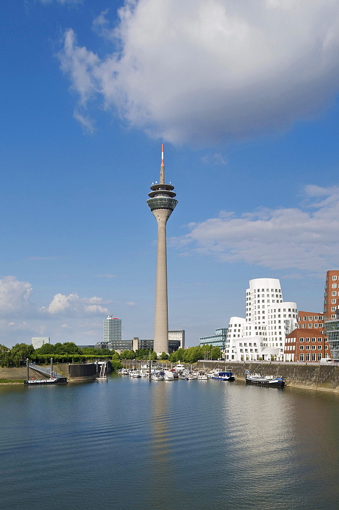 Duesseldorf Harbour, Rheinturm Tower and Neuer Zollhof, "Tanzende Buerobauten" by F. O. Gehry, pleasure crafts at jetty, Dusseldorf, North Rhine-Westphalia, Germany, Europe