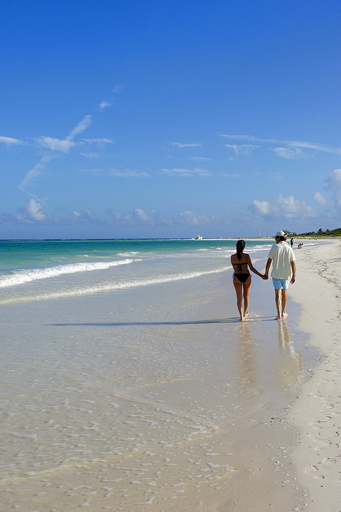 Couple at Maroma beach, Caribe, Quintana Roo state, Mayan Riviera, Yucatan Peninsula, Mexico