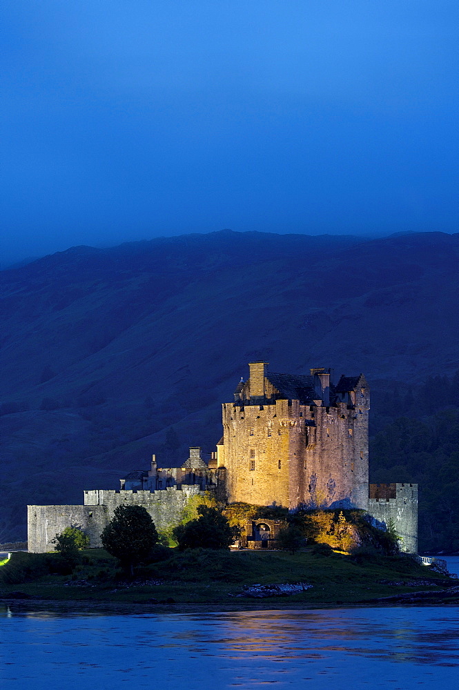 Eilean Donan castle and Loch Duich at dusk, Highlands Region, Scotland, United Kingdom, Europe