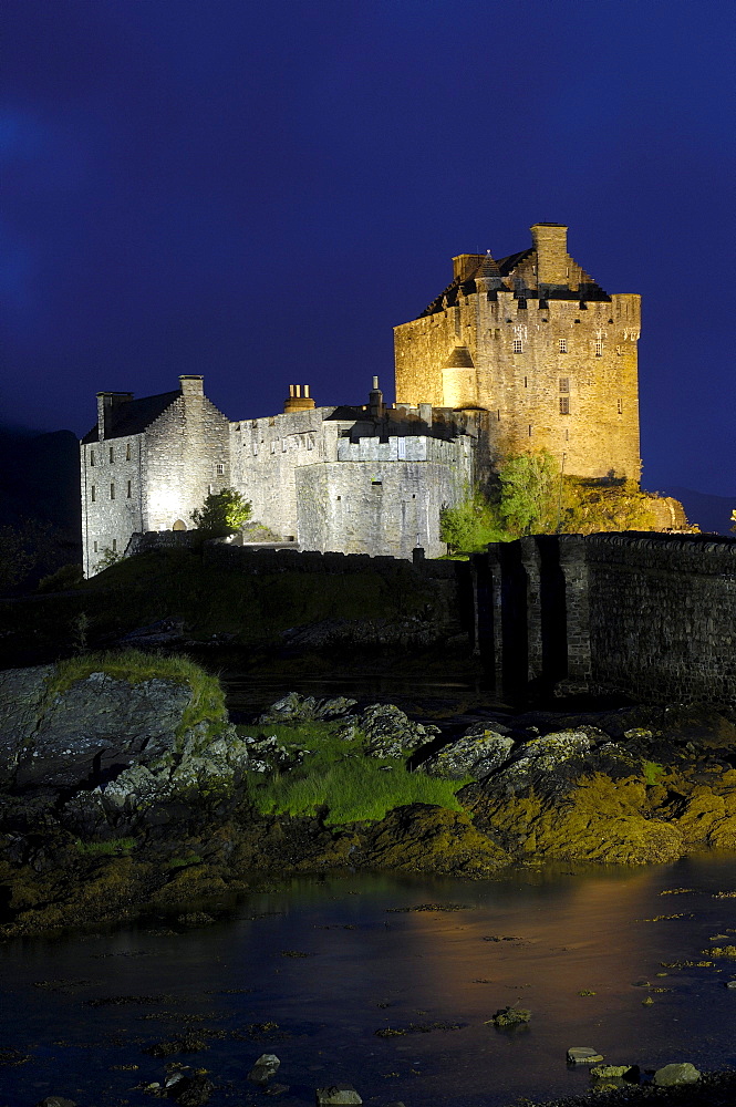 Eilean Donan castle and Loch Duich at dusk, Highlands Region, Scotland, United Kingdom, Europe