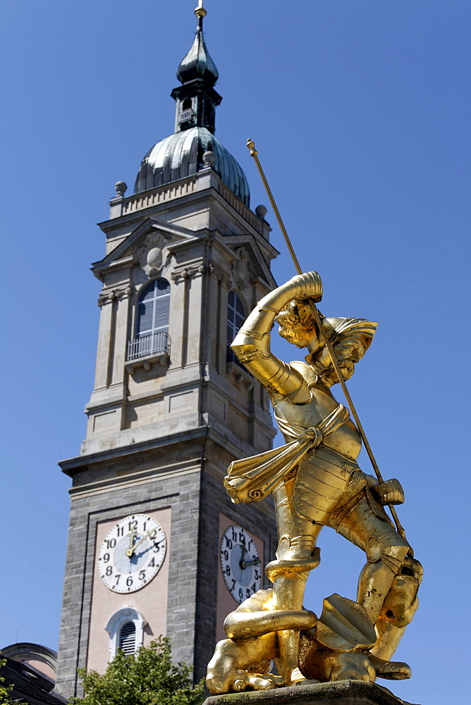 Golden statue of St. George on the Marktbrunnen market fountain, tower of the Georgenkirche church, market place, Eisenach, Thuringia, Germany, Europe