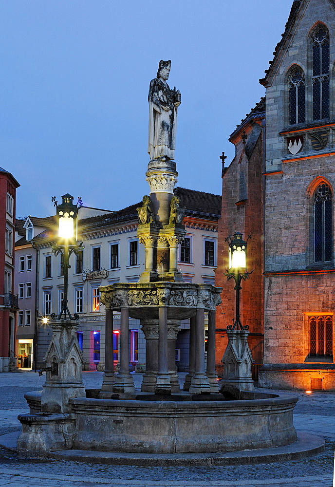 Heinrichsbrunnen fountain on the market square, in the evening, Meiningen, Rhoen, Thuringia, Germany, Europe