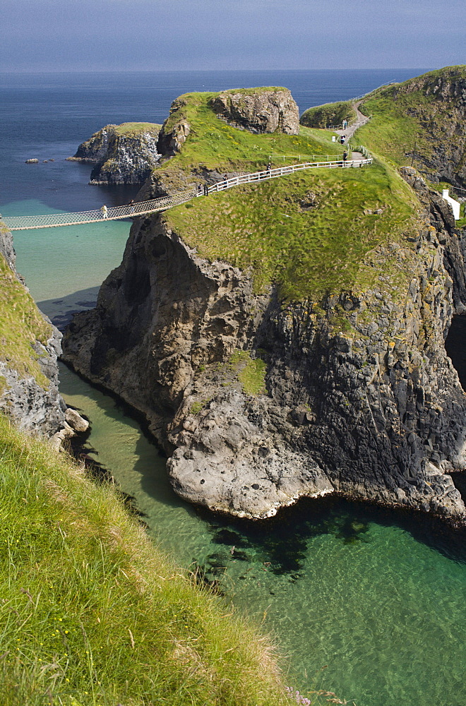 Carrick-a-Rede suspension bridge, connecting the mainland with Carrick Island, County Antrim, Ulster, Northern Ireland, United Kingdom, Europe