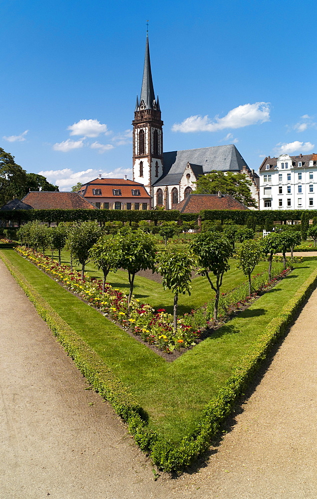 Prinz-Georg-Garten garden, in the back the St. Elizabeth church, Darmstadt, Hesse, Germany, Europe