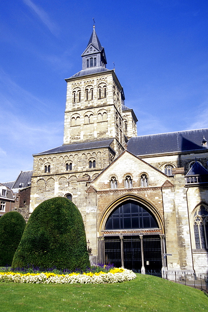 Sint Servaas-Basiliek, St. Servatius Basilica, romanesque Cross Basilica, Church in the medieval city center of Maastricht, Limburg, Netherlands, Benelux, Europe