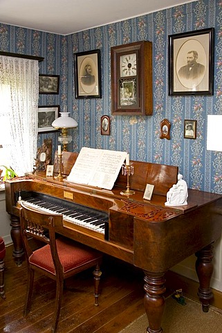 Old piano