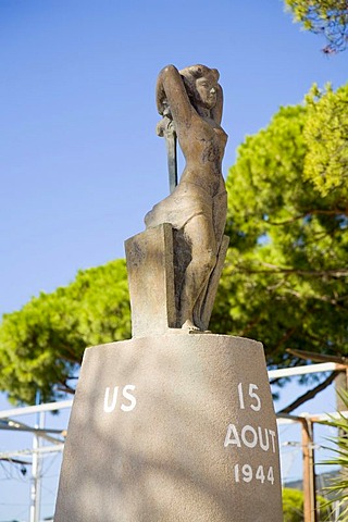 A sculpture at the harbour promenade commemorates the landing of Allied troops August 15, 1944, in Sainte-Maxime, Departement Var, at the Cote d'Azur, Provence, Southern France, France