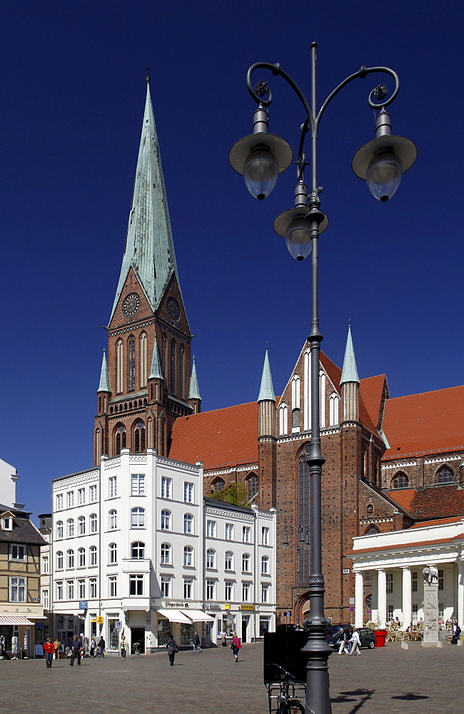 Market place and Schweriner Dom cathedral, Schwerin, Mecklenburg-Western Pomerania, Germany, Europe