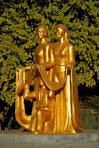 First Indochina War 1954, golden monument, war widows holding the band of peace over a child, military cemetery, Dien Bien Phu, Vietnam, Southeast Asia, Asia