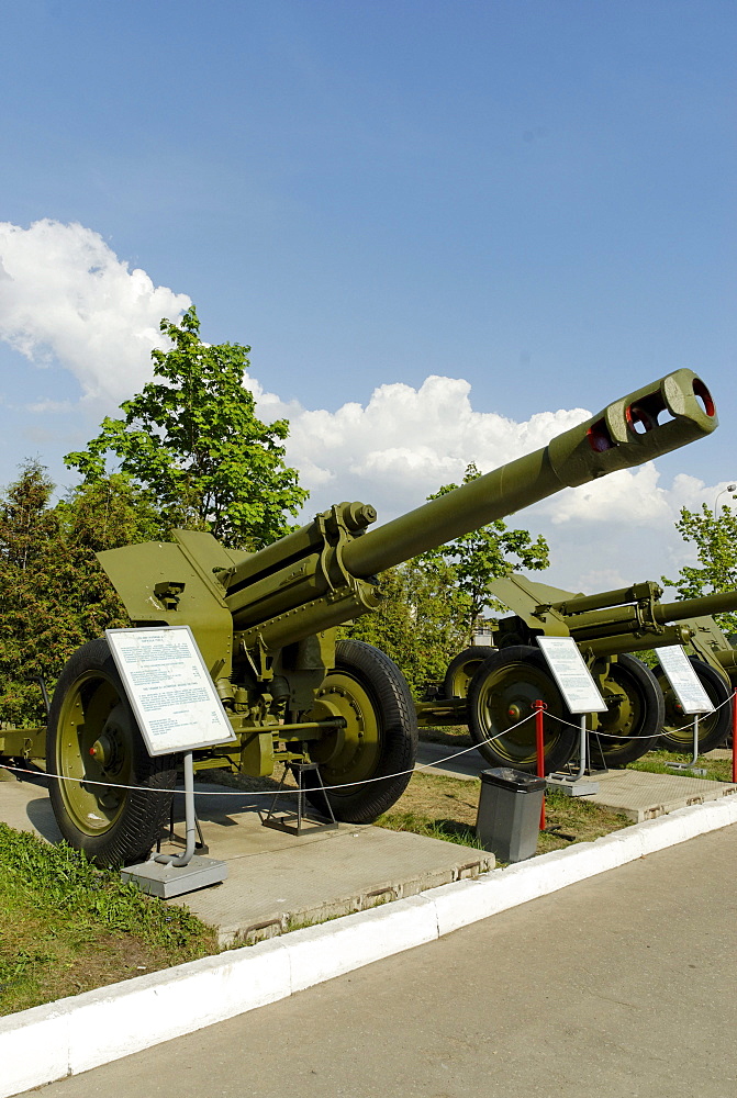 The Soviet 152 mm D-1 howitzer, model of 1943, exhibit of the Moscow Weaponry Museum on Poklonnaya Hill, Moscow, Russia