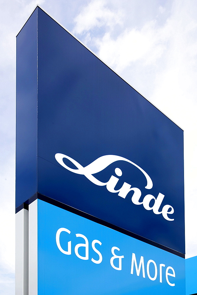 Service station of the Linde AG company in Regensburg, Bavaria, Germany, Europe