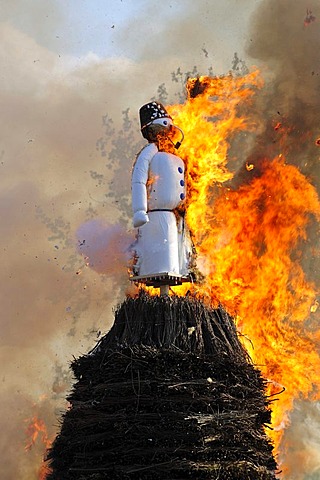 The Boeoeg, a doll symbolizing winter, is burned at the Sechselaeuten, traditional festival, Zurich, Switzerland, Europe