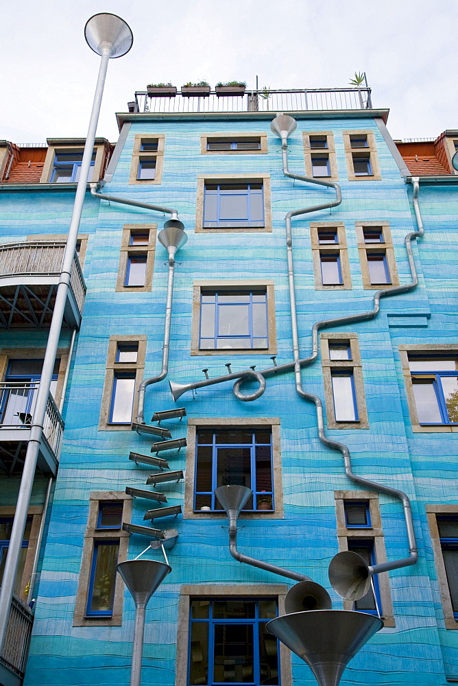 Artistically designed building facade, downpipes, Kunsthoefe art yards, Outer Neustadt, Neustadt district, Dresden, Saxony, Germany